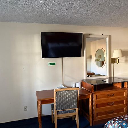 Fiesta Inn Los Angeles - Бел Гардънс Екстериор снимка