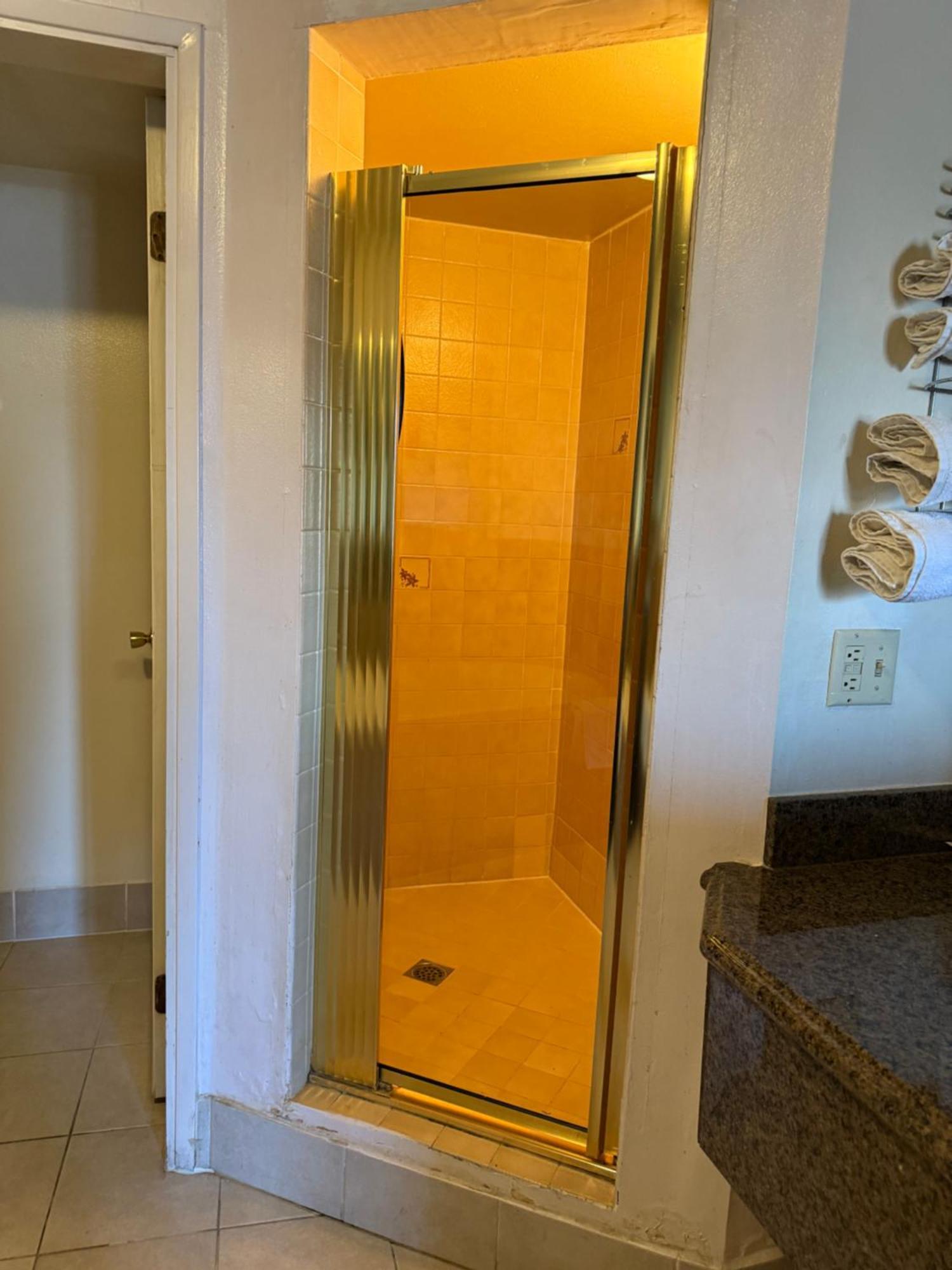 Fiesta Inn Los Angeles - Бел Гардънс Екстериор снимка