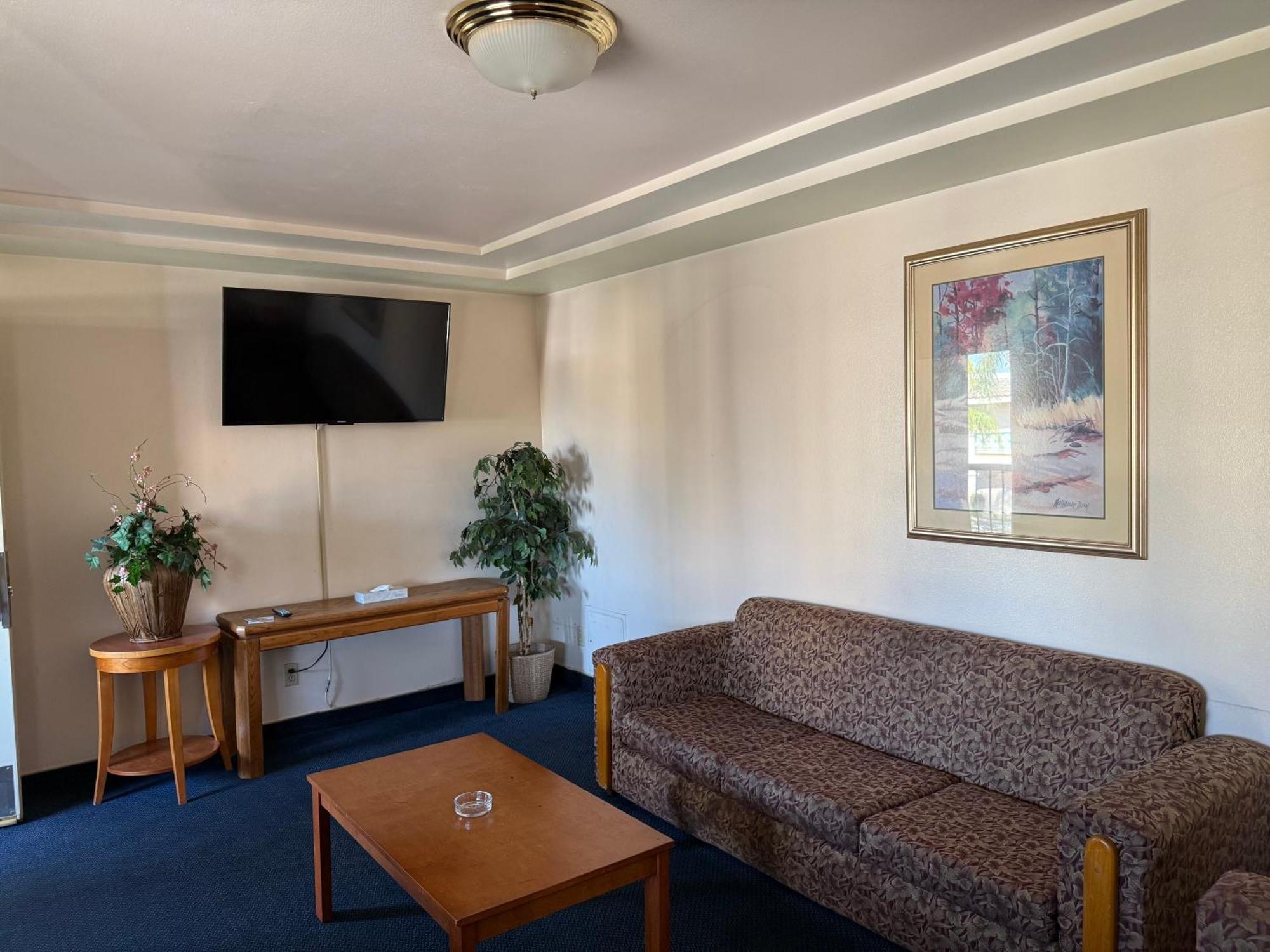 Fiesta Inn Los Angeles - Бел Гардънс Екстериор снимка
